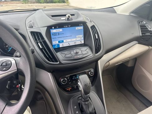 Used 2016 Ford Escape SE w/ Equipment Group 201A FWD image 9