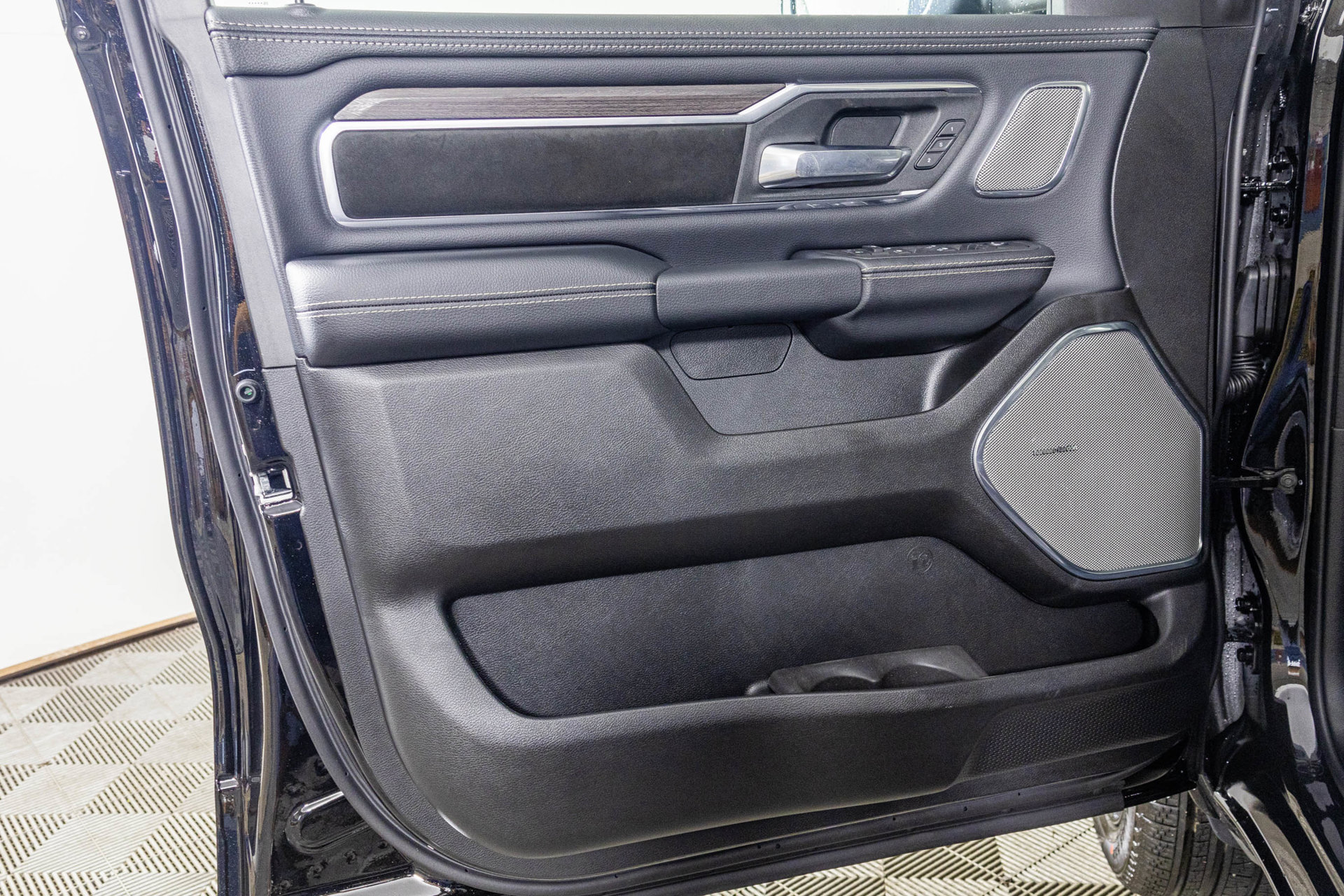 New 2027 RAM 1500 Laramie AWD/4WD image 38