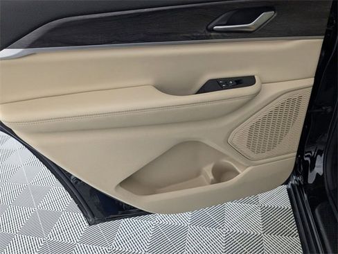 Used 2024 Jeep Grand Cherokee L Limited w/ Luxury Tech Group II image 29