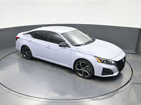 Certified 2025 Nissan Altima 2.5 SR FWD image 27