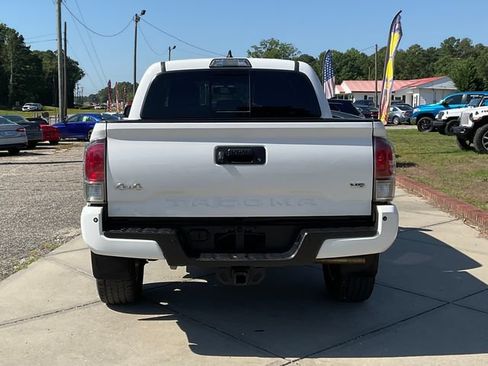 Used 2017 Toyota Tacoma Limited AWD/4WD image 6
