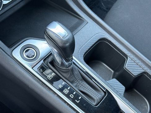 Used 2024 Nissan Sentra SV FWD image 17