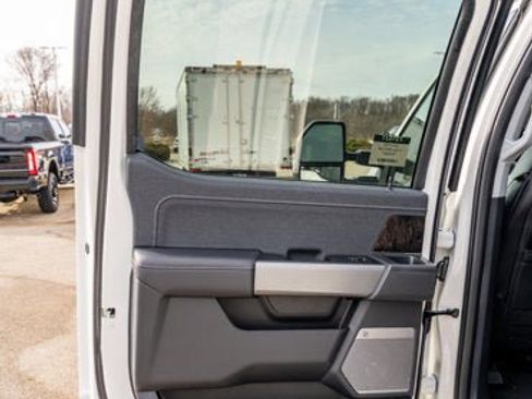 New 2026 Ford F250 Lariat w/ Black Appearance Package image 15