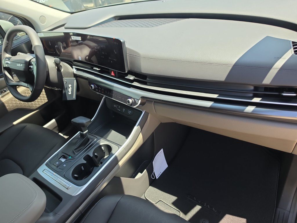 New 2027 Kia Carnival FWD image 11