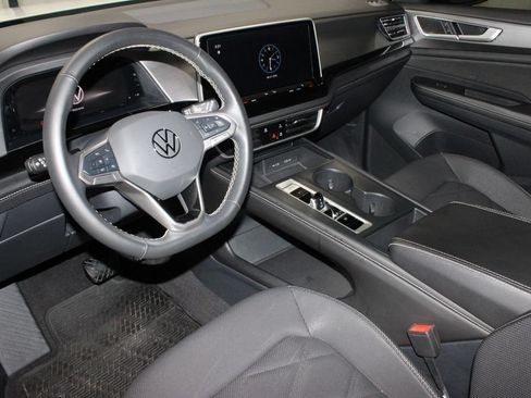Used 2024 Volkswagen Atlas Cross Sport SE AWD/4WD image 25