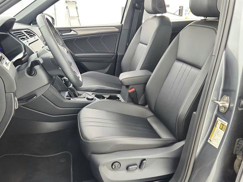 Used 2023 Volkswagen Tiguan SE R-Line image 32