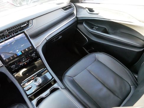 Used 2022 Jeep Grand Cherokee L Limited w/ MOPAR Finishing Package image 11