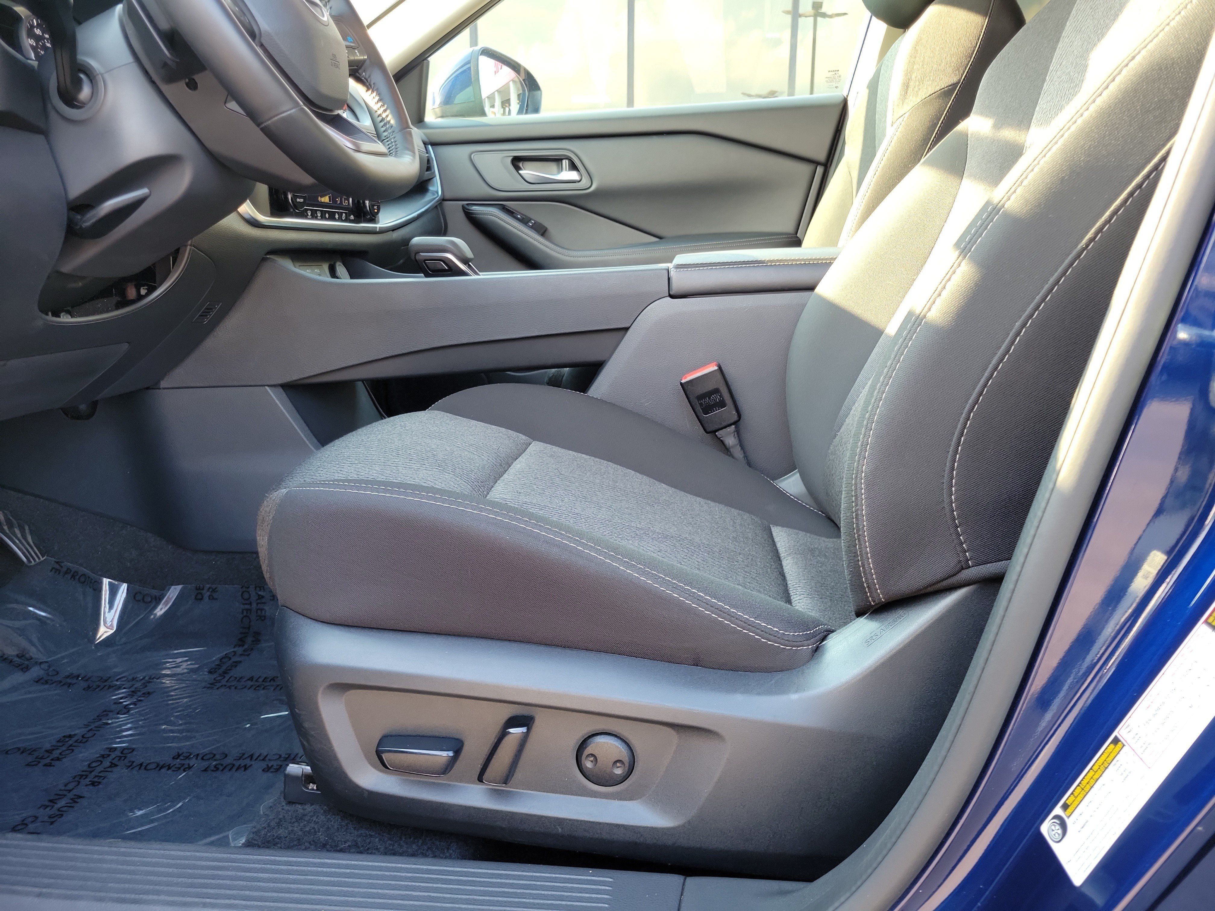 Used 2025 Nissan Rogue SV FWD image 16