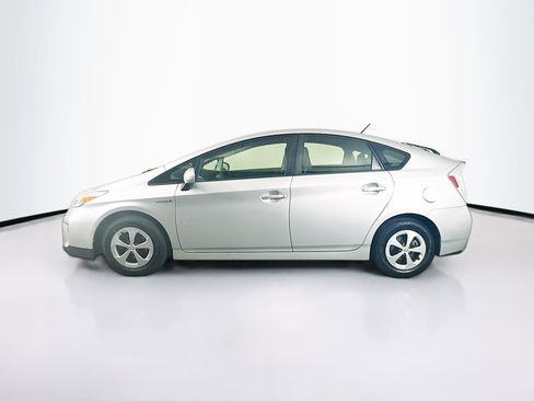 Used 2013 Toyota Prius Two FWD image 4