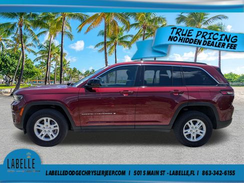 Used 2024 Jeep Grand Cherokee Laredo AWD/4WD image 7