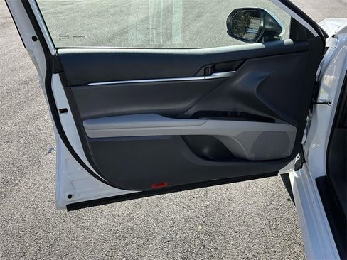 Used 2023 Toyota Camry LE image 5