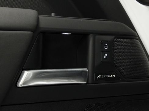 Used 2025 Land Rover Defender 110 S AWD/4WD image 33