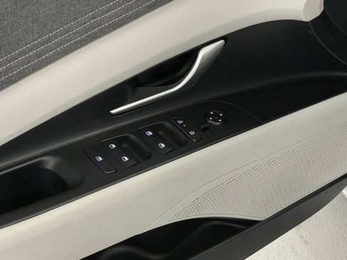 Certified 2024 Hyundai Elantra Limited image 14