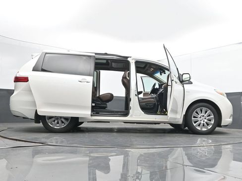 Used 2016 Toyota Sienna Limited Premium AWD/4WD image 81