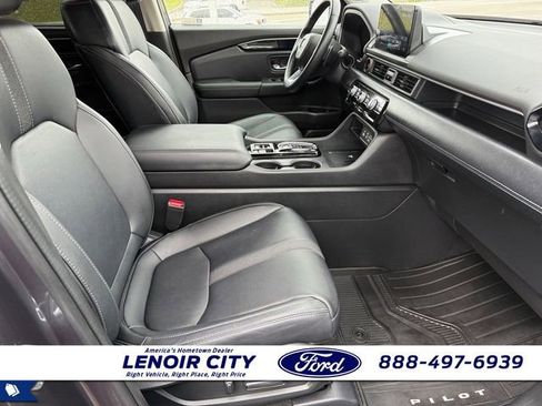 Used 2023 Honda Pilot Touring image 11