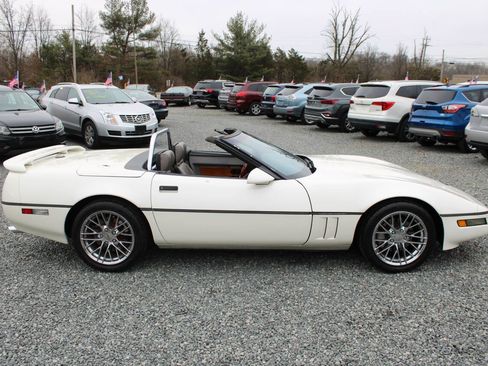 Used 1989 Chevrolet Corvette Convertible RWD image 6