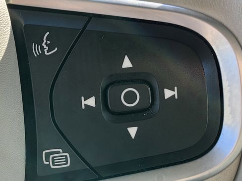 Used 2021 Volvo S60 T5 Momentum image 33