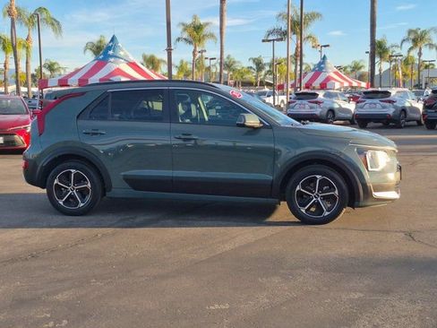 Used 2023 Kia Niro EX image 4