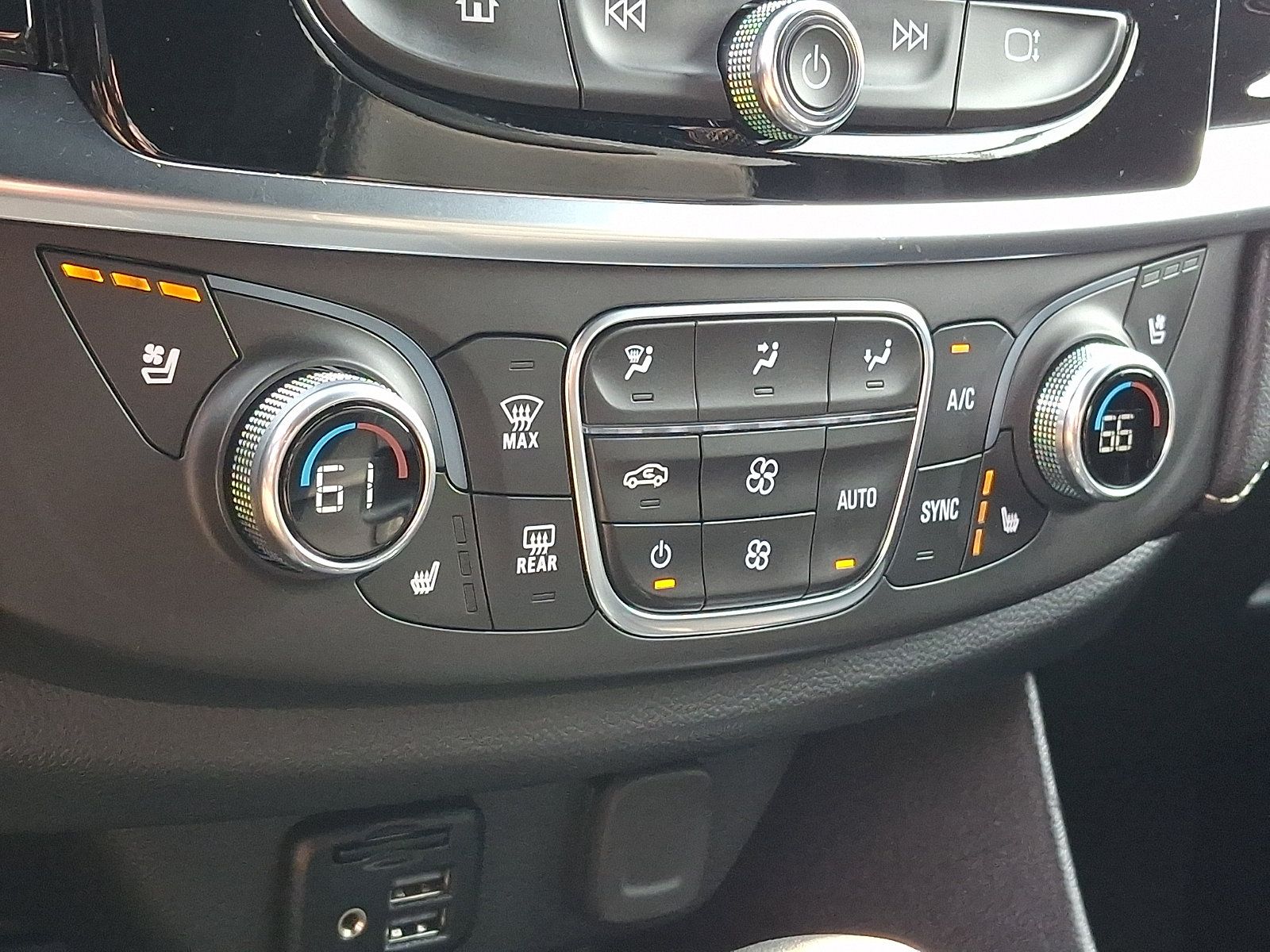 Certified 2023 Chevrolet Traverse Premier FWD image 17
