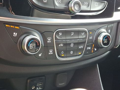 Certified 2023 Chevrolet Traverse Premier FWD image 17