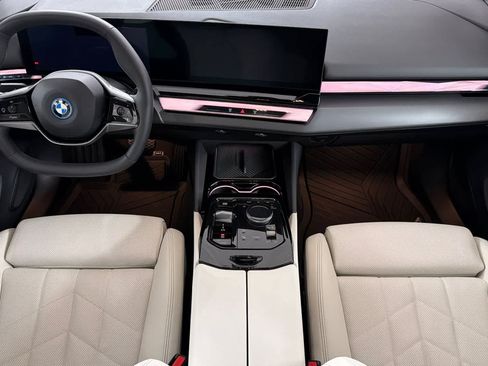 Used 2024 BMW i5 eDrive40i RWD image 3