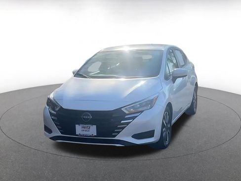 Used 2025 Nissan Versa SV image 7