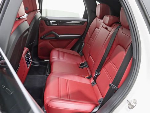 Used 2023 Porsche Cayenne S AWD/4WD image 27