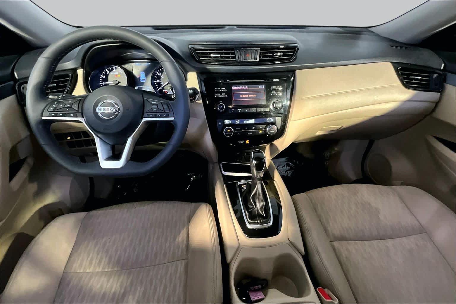 Used 2017 Nissan Rogue SV AWD/4WD image 16