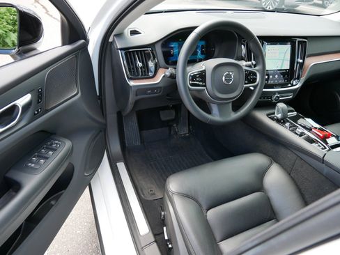 Certified 2023 Volvo S60 T8 Plus AWD/4WD image 10
