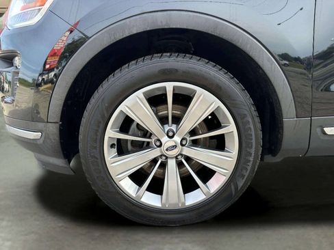 Used 2018 Ford Explorer Limited w/ Equipment Group 301A AWD/4WD image 38