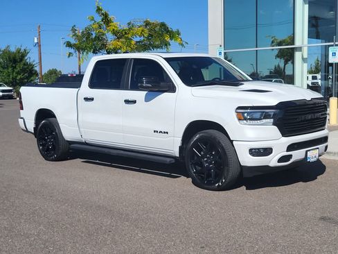Used 2024 RAM 1500 Laramie AWD/4WD image 3
