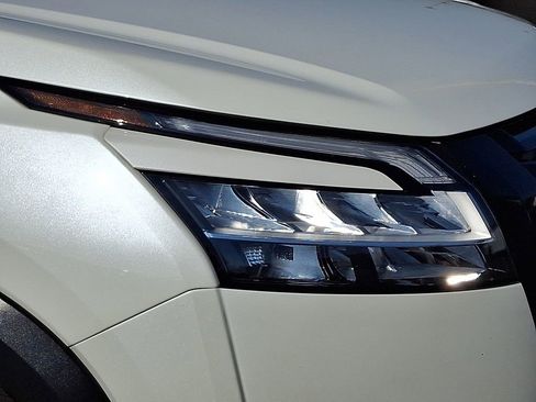 Certified 2023 Nissan Pathfinder Platinum AWD/4WD image 9