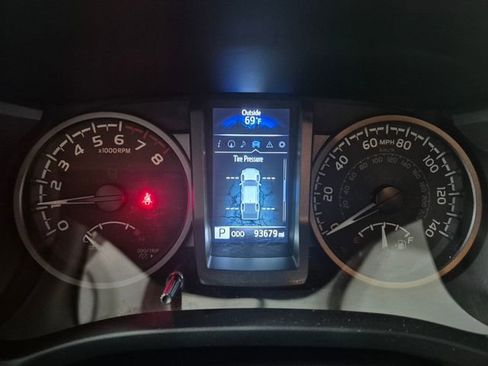 Certified 2023 Toyota Tacoma TRD Off-Road w/ Advanced Technology Package AWD/4WD image 25