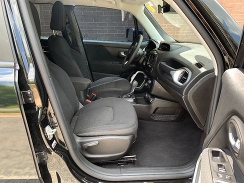 Used 2021 Jeep Renegade Latitude AWD/4WD image 22