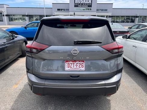 Used 2025 Nissan Rogue SV AWD/4WD image 4