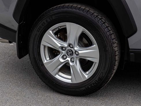 Used 2019 Toyota RAV4 XLE w/ Convenience Package AWD/4WD image 10