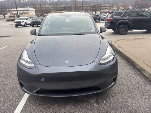 Used 2022 Tesla Model Y Long Range image 2