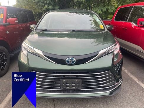 Used 2022 Toyota Sienna Limited AWD/4WD image 2