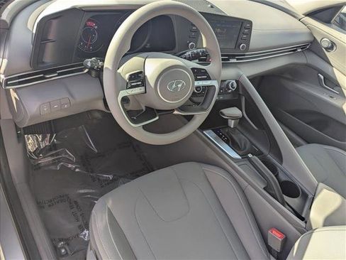 Used 2022 Hyundai Elantra SEL image 10