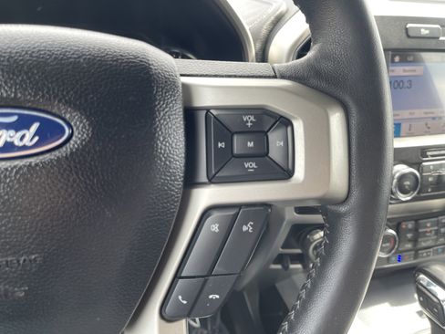 Used 2019 Ford F150 Lariat RWD image 19