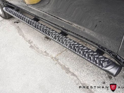 Used 2024 Chevrolet Suburban Z71 image 11