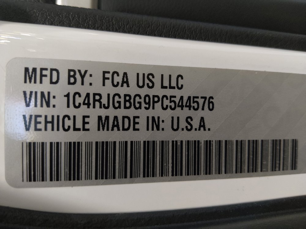 Used 2023 Jeep Grand Cherokee Limited w/ Luxury Tech Group II RWD image 33