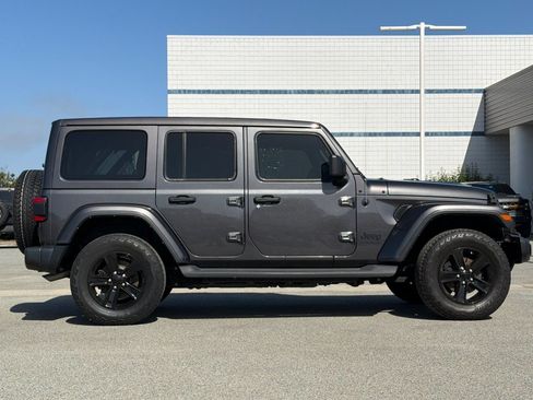 Used 2021 Jeep Wrangler Unlimited Sahara AWD/4WD image 3