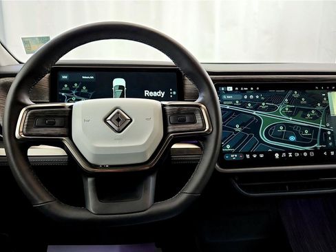 Used 2025 Rivian R1S Adventure image 29