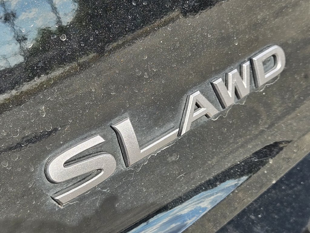 Used 2025 Nissan Rogue SL AWD/4WD image 12
