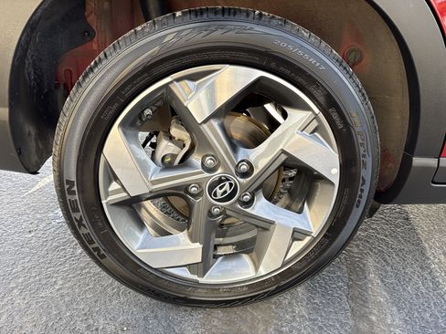 Used 2025 Hyundai Venue SEL FWD image 26