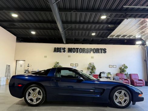 Used 1999 Chevrolet Corvette Coupe w/ Memory Pkg RWD image 4