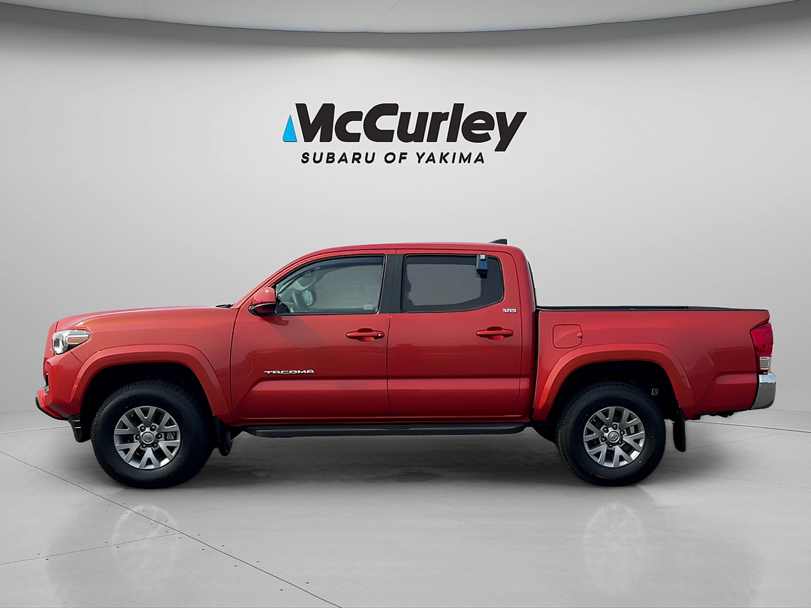 Used 2017 Toyota Tacoma SR5 w/ Tow Package AWD/4WD image 8