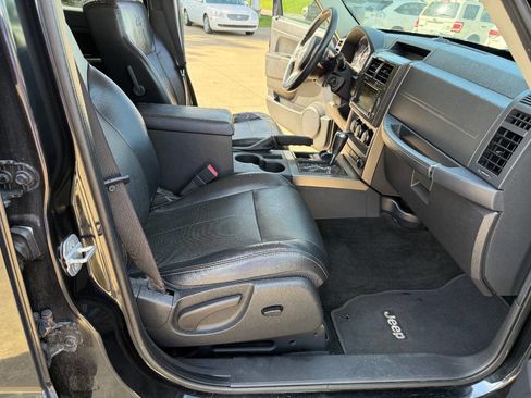 Used 2012 Jeep Liberty Limited Jet w/ Comfort/Convenience Group image 15