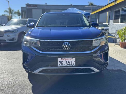 Used 2023 Volkswagen Taos SE image 2